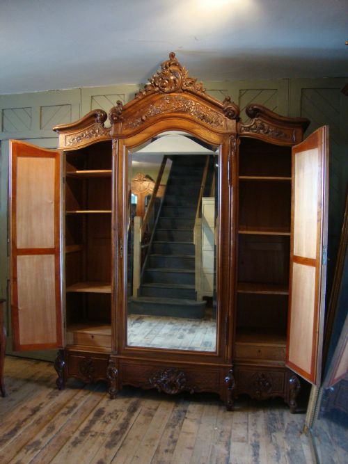 fig 1. FRENCH LOUIS XV STYLE TRIPLE DOOR ARMOIRE