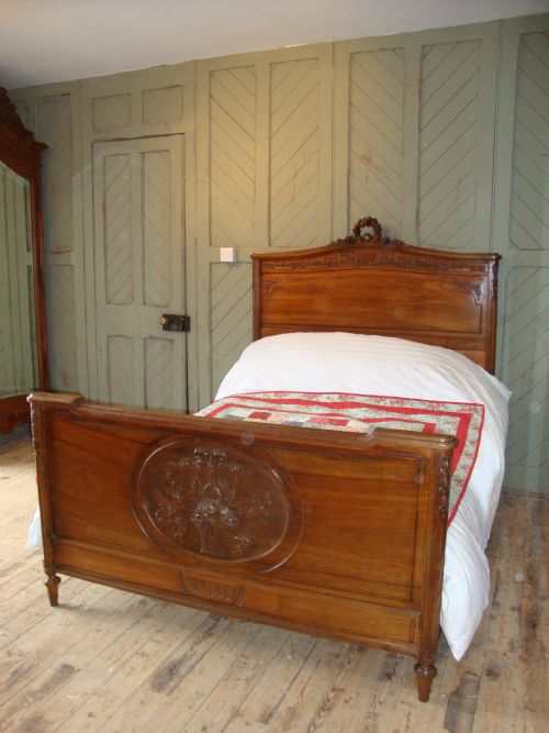fig 1. FRENCH CLASSIC STYLE BED