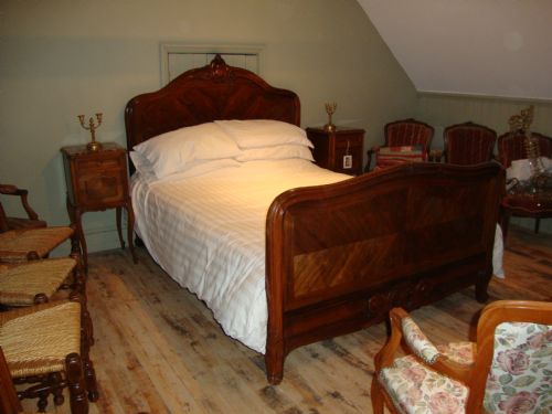 fig 1. FRENCH ROSEWOOD DOUBLE BED