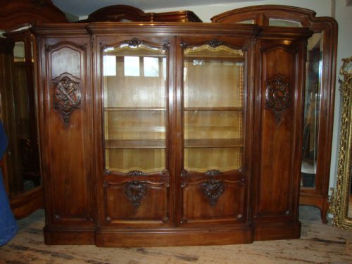 French Louis Xv Style Breakfront Bookcase - Display Cabinet