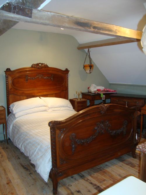 fig 1. FRENCH LOUIS XV1 STYLE KING SIZE BED