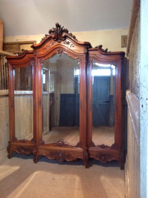 French Louis Xv Style Triple Wardobe - Armoire