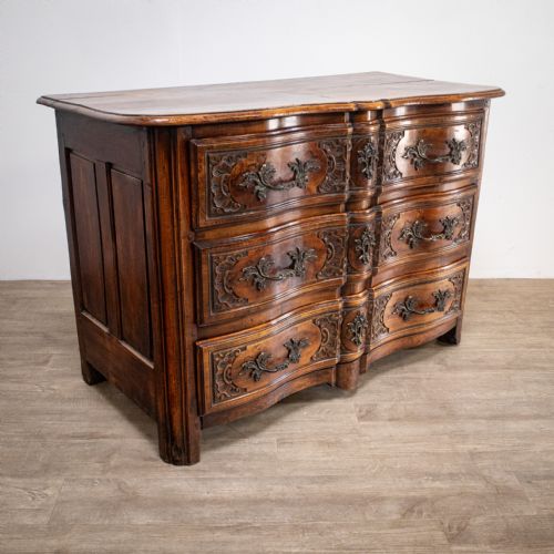 French Régence 18th Century Walnut Commode or Chest of Drawers