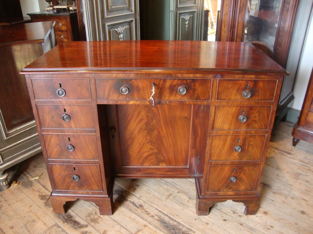 ENGLISH MAHOGANY KNEE HOLE DESK