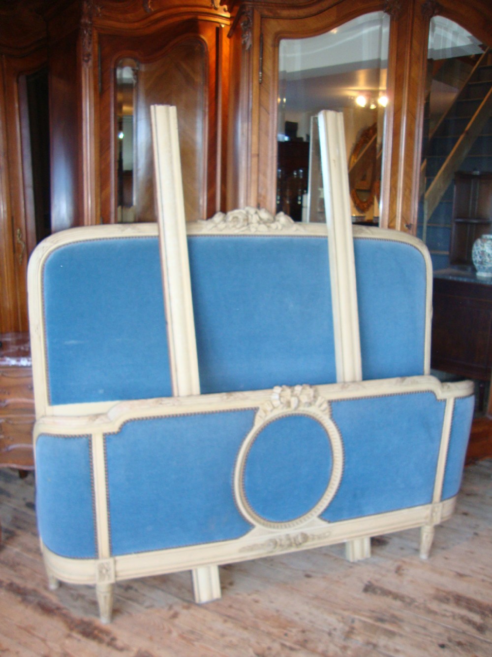 FRENCH LOUIS XV1 STYLE KING SIZE BED
