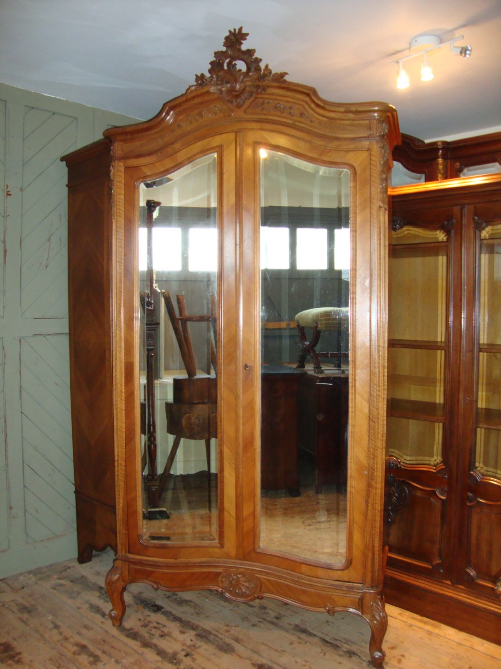 FRENCH LOUIS XV STYLE ARMOIRE/WARDROBE