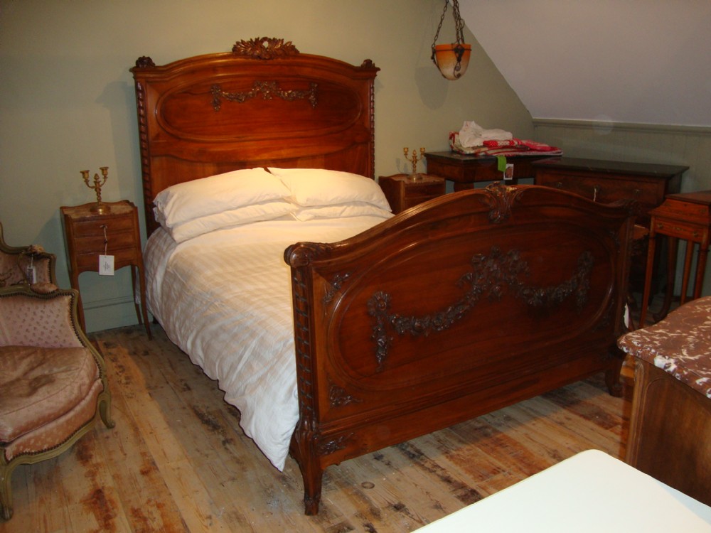 FRENCH LOUIS XV1 STYLE KING SIZE BED