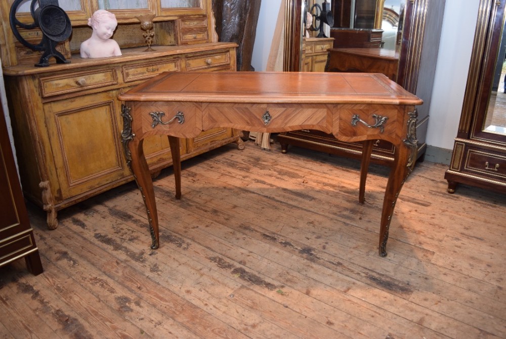 FRENCH LOUIS XV STYLE LEATHER TOP DESK