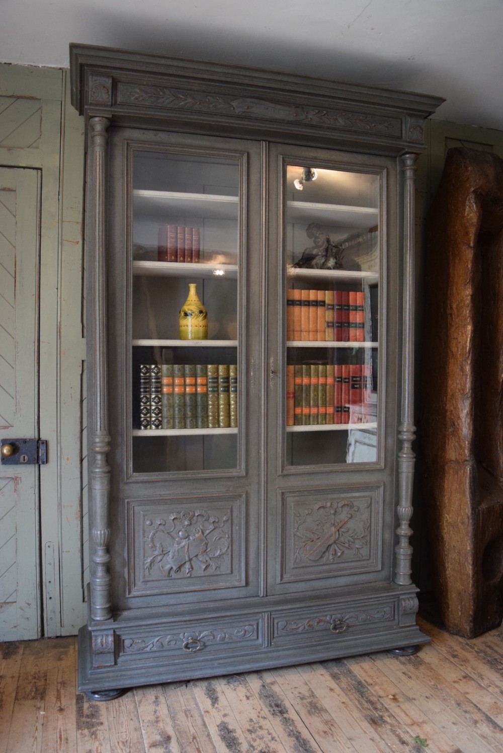 FRENCH HENRI 11 STYLE PAINTED BOOKCASE/VITRINE