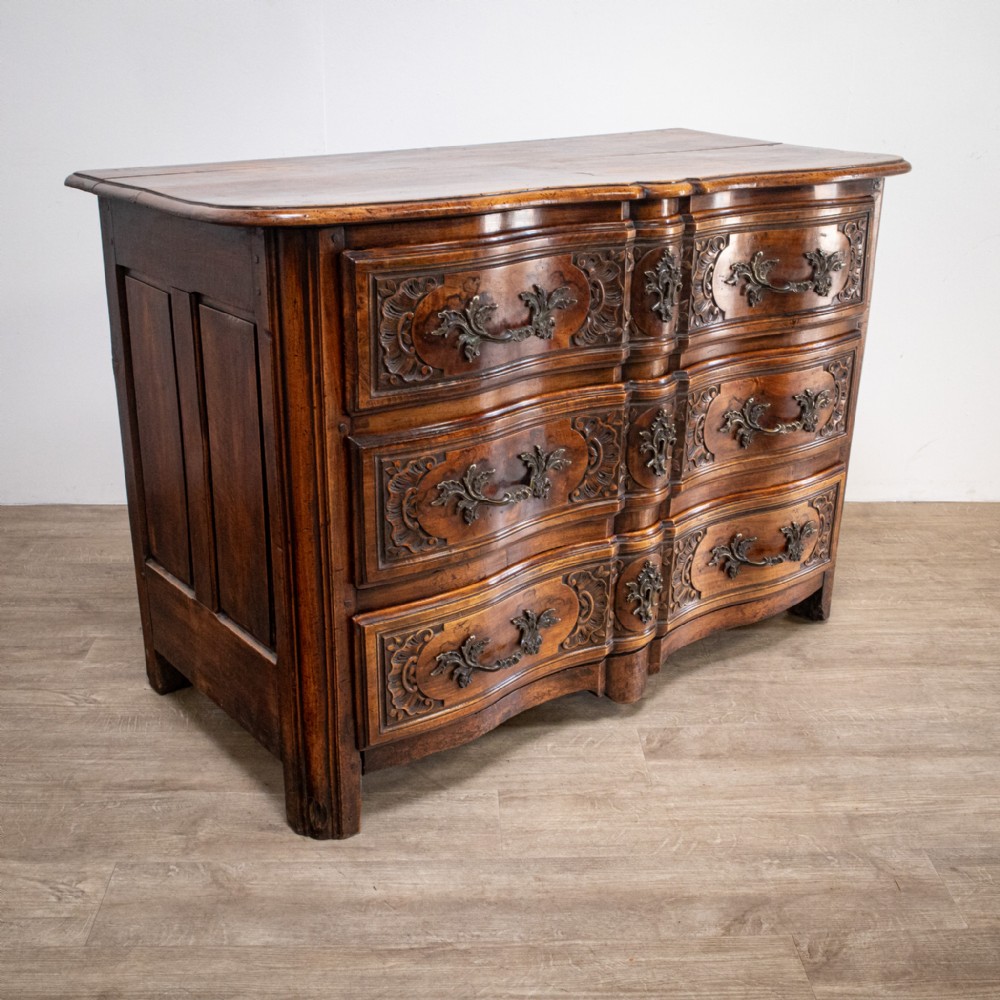 French Régence 18th Century Walnut Commode or Chest of Drawers