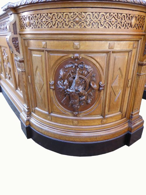 fig 3. 9ft Holland and Sons Hunstmens Bar