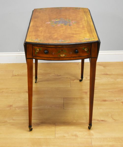 20TH CENTURY EDWARDIAN MAHOGANY HAND PAINTED SATINWOOD PEMBROKE TABLE - ADDITIONAL PHOTO 1