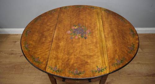 20TH CENTURY EDWARDIAN MAHOGANY HAND PAINTED SATINWOOD PEMBROKE TABLE - ADDITIONAL PHOTO 7