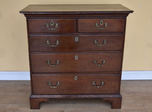18TH CENTURY GEORGE III OAK CHEST OF DRAWERS - ADDITIONAL PHOTO 1