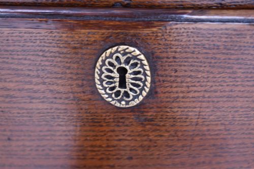 18TH CENTURY GEORGE III OAK CHEST OF DRAWERS - ADDITIONAL PHOTO 7