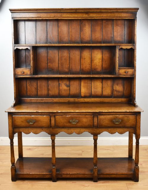 Ipswich Oak Dresser