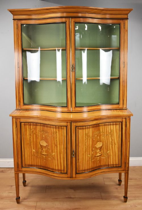 19TH CENTURY SATINWOOD SERPENTINE DISPLAY CABINET - ADDITIONAL PHOTO 1