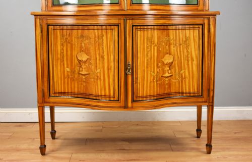 19TH CENTURY SATINWOOD SERPENTINE DISPLAY CABINET - ADDITIONAL PHOTO 3