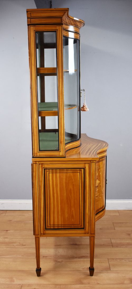 19TH CENTURY SATINWOOD SERPENTINE DISPLAY CABINET - ADDITIONAL PHOTO 12