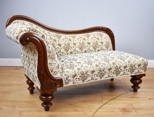 Small Victorian Mahogany Chaise Longue