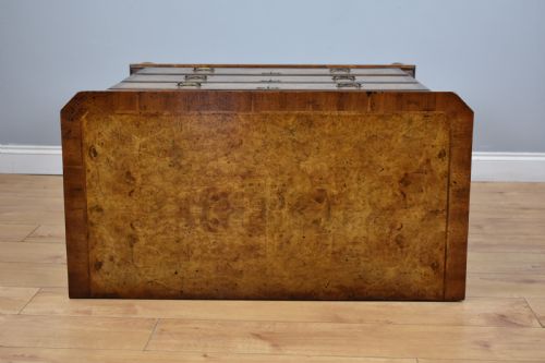 GEORGE III BURR WALNUT CHEST OF DRAWERS - ADDITIONAL PHOTO 4