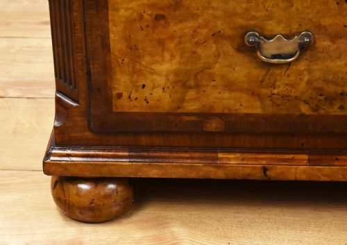 GEORGE III BURR WALNUT CHEST OF DRAWERS - ADDITIONAL PHOTO 7