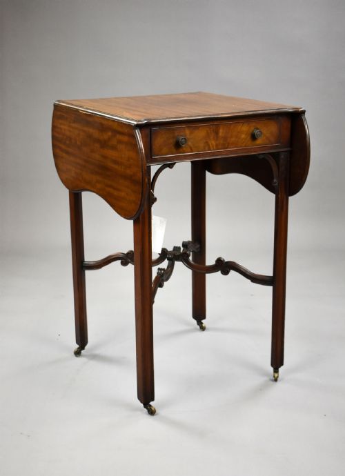 1920s Mahogany Pembroke Drop Leaf Table