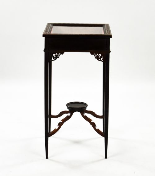 Victorian Mahogany Bijouterie Table