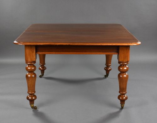 Victorian Mahogany Extending Dining Table