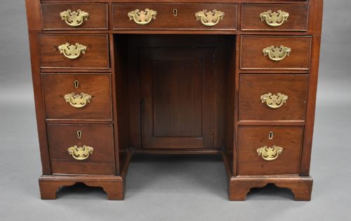 GEORGE III MAHOGANY KNEEHOLE DESK - ADDITIONAL PHOTO 5