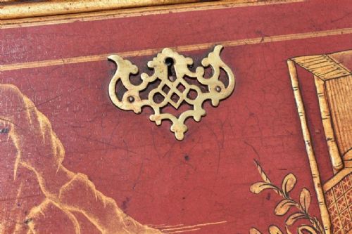 18TH CENTURY LACQUER AND GILT CHINOISERIE BUREAU BOOKCASE - ADDITIONAL PHOTO 8