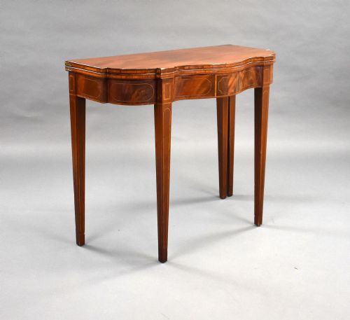 EDWARDIAN MAHOGANY SERPENTINE TEA TABLE