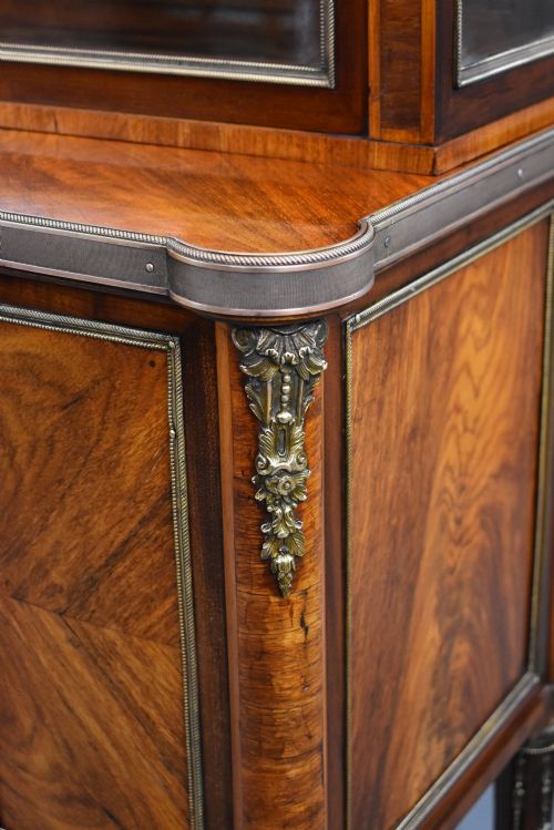 19TH CENTURY FRENCH WALNUT GLASS TOP COMMODE - ADDITIONAL PHOTO 5