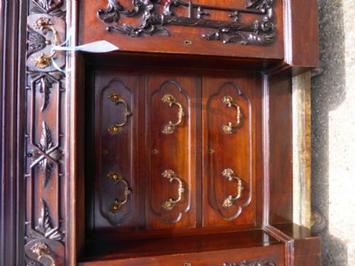 19TH CENTURY VICTORIAN CARVED MAHOGANY DESK - ADDITIONAL PHOTO 2