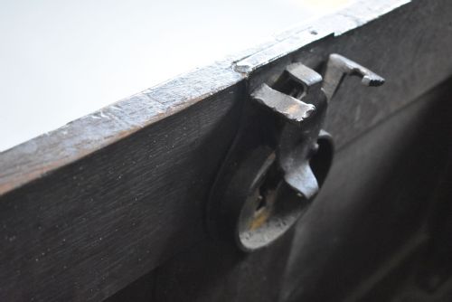 17TH CENTURY OAK MARRIAGE CHEST - ADDITIONAL PHOTO 10