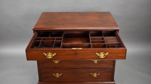GEORGE II MAHOGANY DRESSING CHEST OF DRAWERS - ADDITIONAL PHOTO 7
