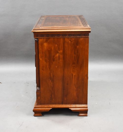 GEORGE III WALNUT CHEST OF DRAWERS - ADDITIONAL PHOTO 4