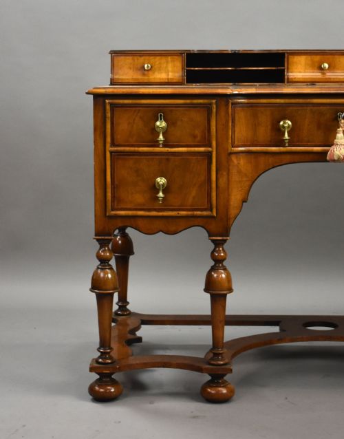 ANTIQUE QUEEN ANNE STYLE WALNUT WRITING TABLE - ADDITIONAL PHOTO 5