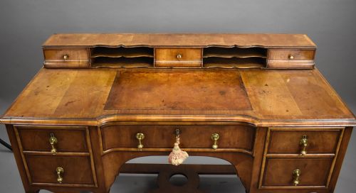 ANTIQUE QUEEN ANNE STYLE WALNUT WRITING TABLE - ADDITIONAL PHOTO 8