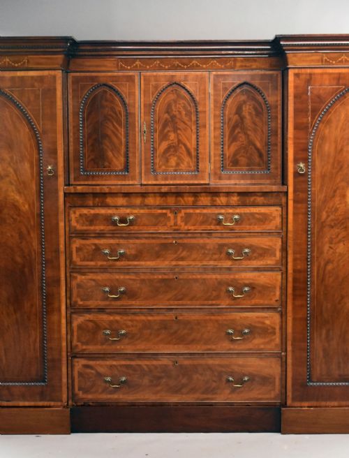 VICTORIAN FLAME MAHOGANY BREAKFRONT TRIPLE WARDROBE - ADDITIONAL PHOTO 2