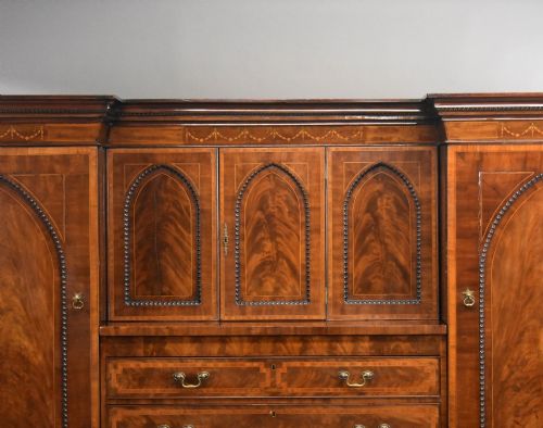 VICTORIAN FLAME MAHOGANY BREAKFRONT TRIPLE WARDROBE - ADDITIONAL PHOTO 3