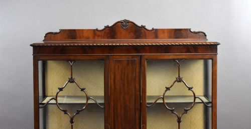 EDWARDIAN MAHOGANY DISPLAY CABINET - ADDITIONAL PHOTO 2