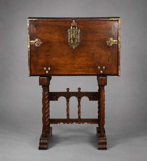 17TH CENTURY SPANISH WALNUT BARGUEO CABINET