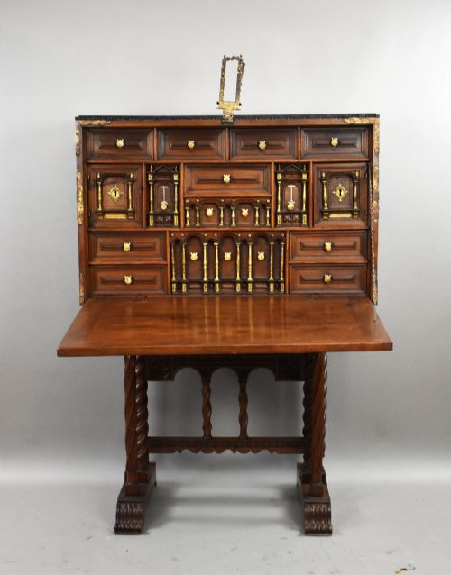 17TH CENTURY SPANISH WALNUT BARGUEO CABINET - ADDITIONAL PHOTO 3