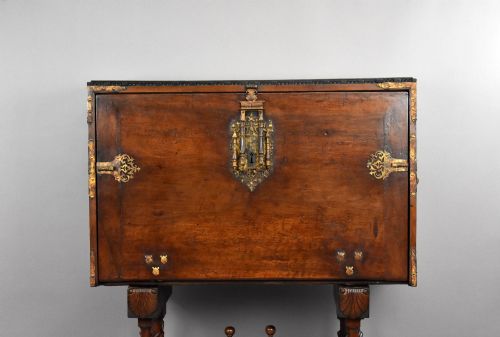17TH CENTURY SPANISH WALNUT BARGUEO CABINET - ADDITIONAL PHOTO 4