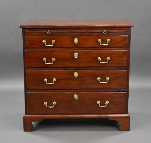 fig 1. A George III mahogany bachelors chest of drawers featuring four graduated drawers, a pull-out brushing slide, brass swan-neck handles, and bracket feet.