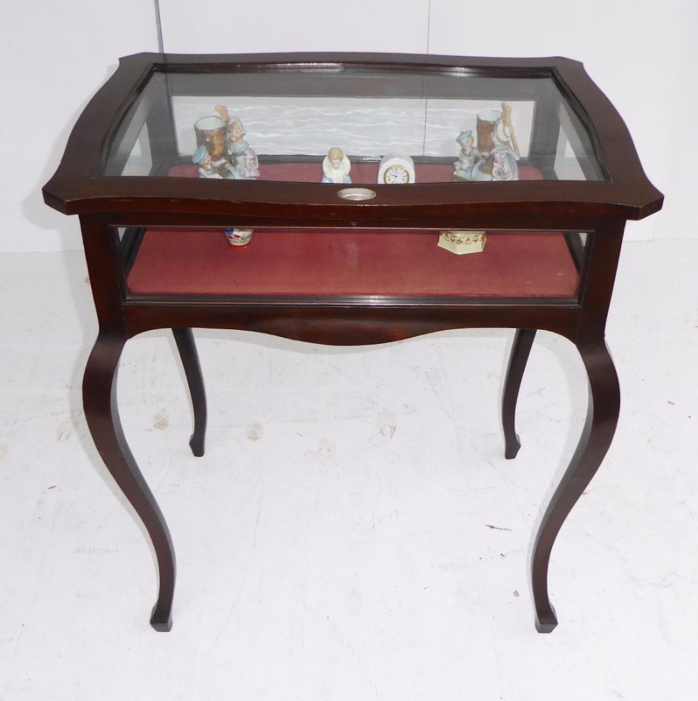 Victorian Mahogany Bijouterie Table