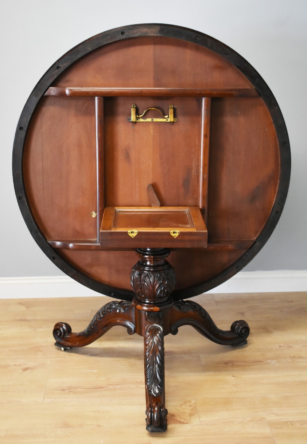 Early Victorian Rosewood Circular Dining Table View II
