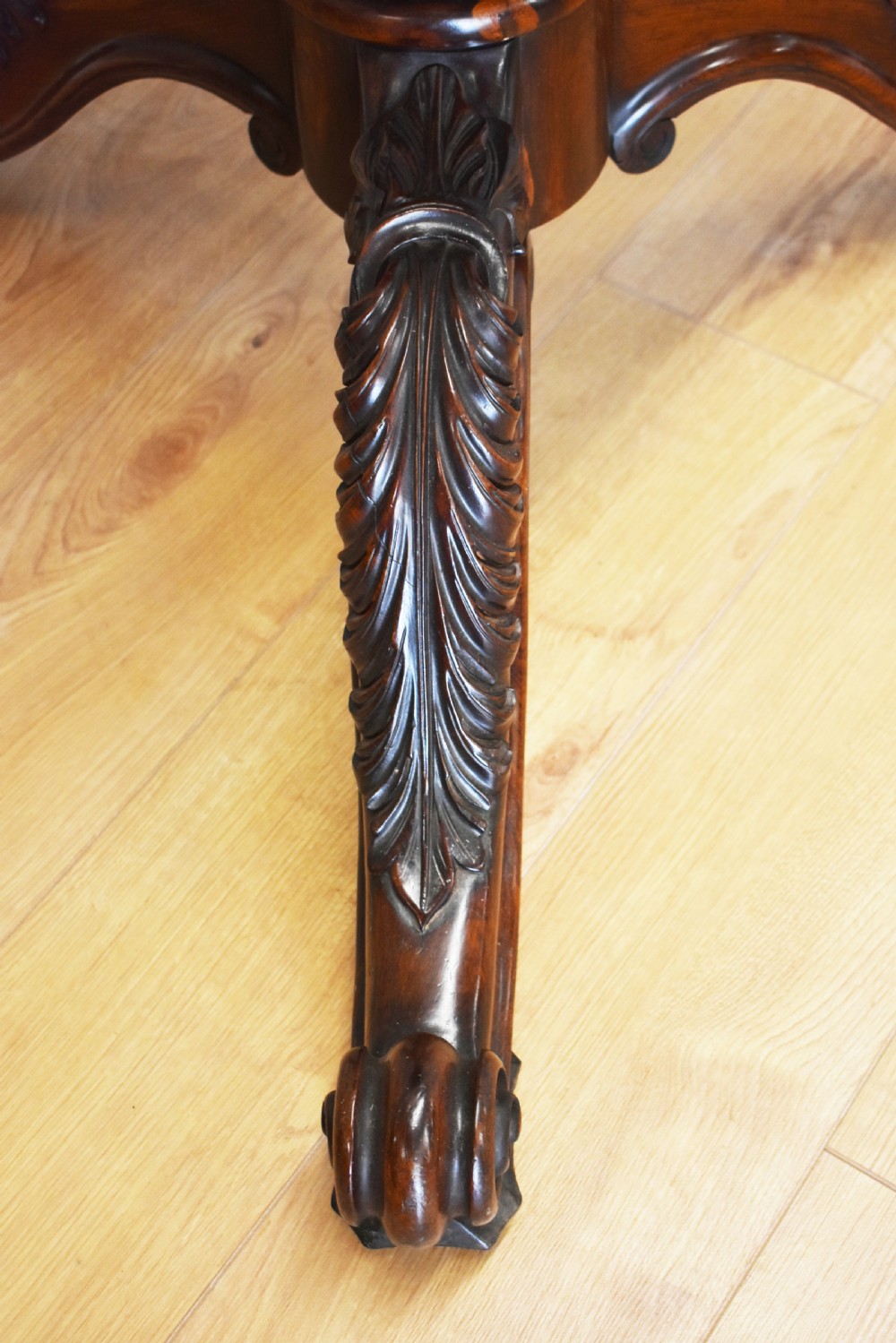 Early Victorian Rosewood Circular Dining Table View VII