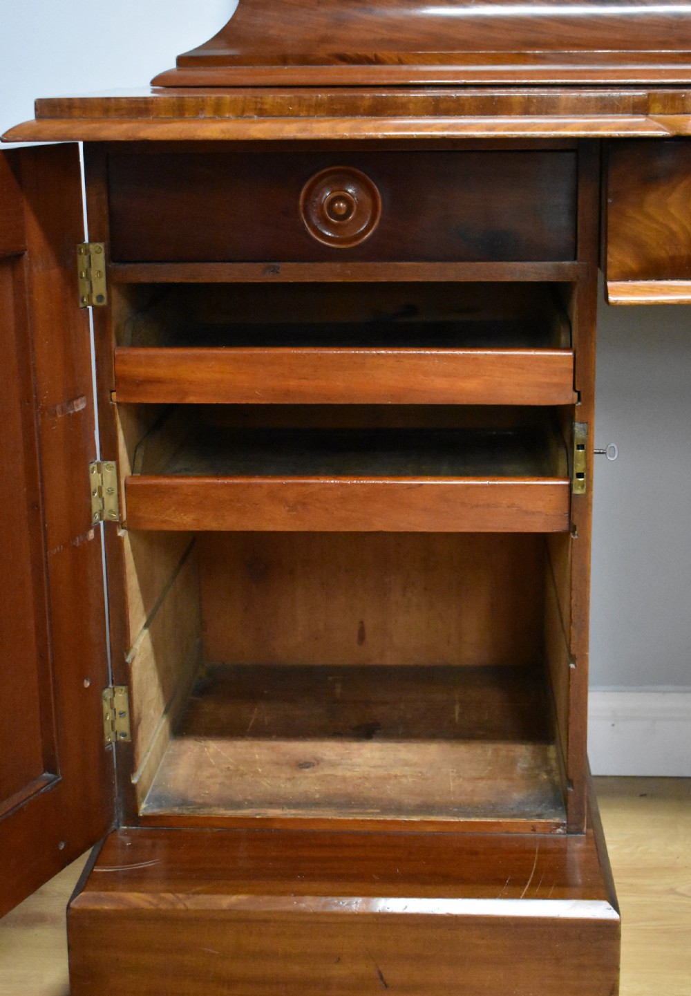 19th Century Victorian Figured Mahogany Pedestal Sideboard View X